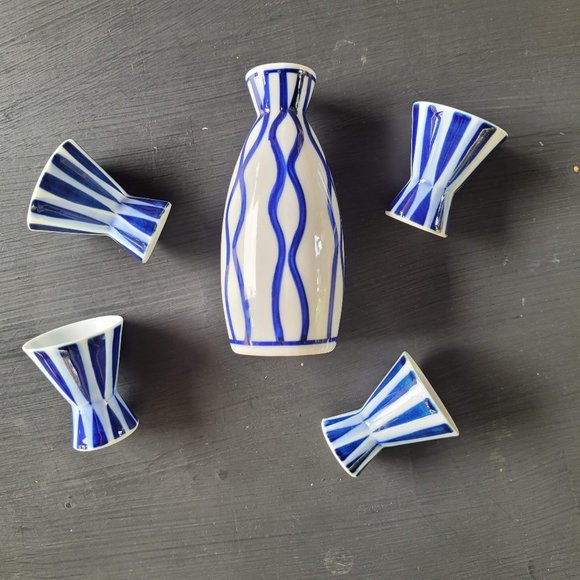 Blue and White Japanese Sake Set - Picture 8 of 8